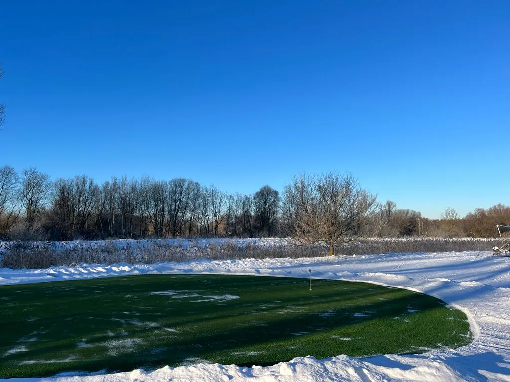 Snow-covered driving range Hamburg