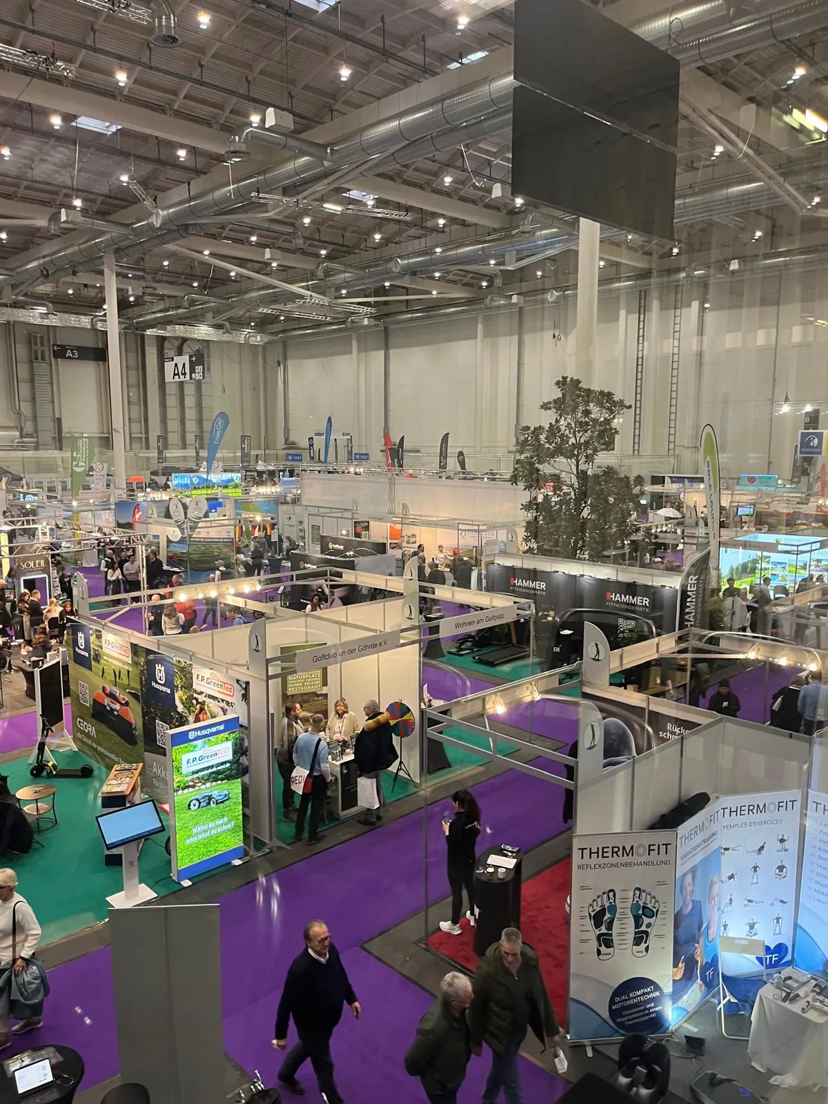 Präsentation der Golf Lounge Angebote auf der Messe